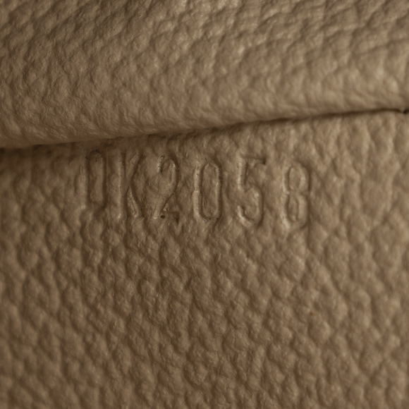 Louis Vuitton Toiletry Pouch PM - Picture 10 of 10